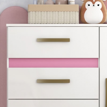 Travessa e rodapé reversíveis: um lado pintado de branco e no outro lado rosa.