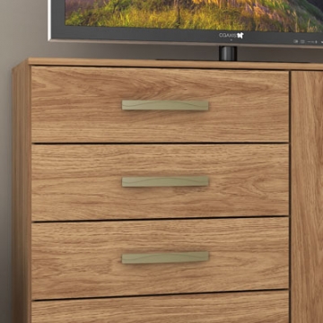 2 portas e 5 gavetas.