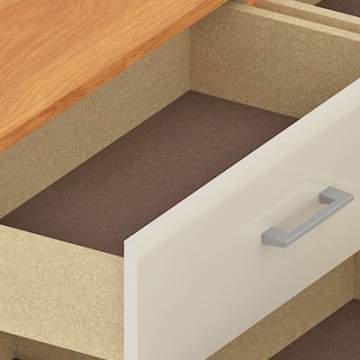 Interno madeira natural sem acabamento.