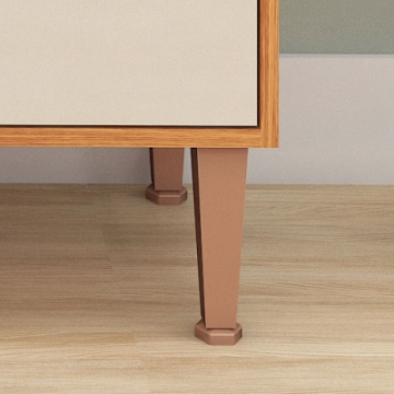 Pies de plástico de 17cm y altura regulable.